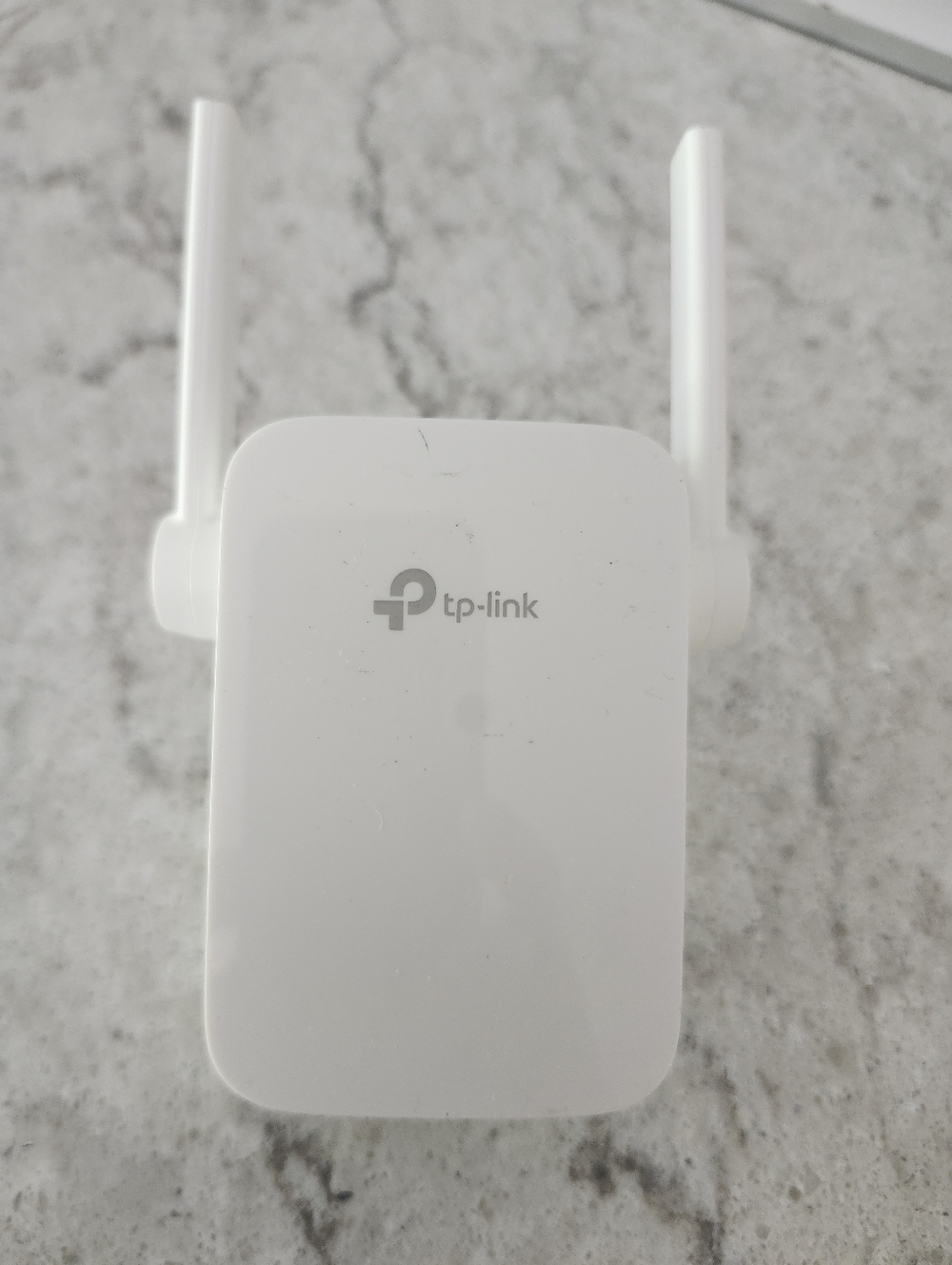 TP-Link White Dual-Antenna Wi‑Fi Range Extender Model #RE305
